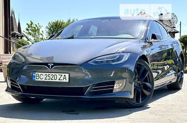 Ліфтбек Tesla Model S 2019 в Стрию