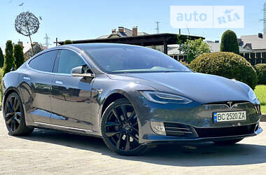 Ліфтбек Tesla Model S 2019 в Стрию