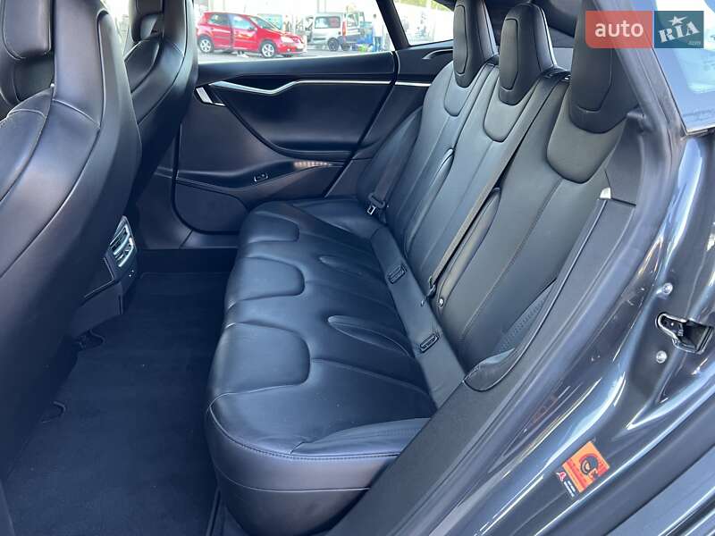 Ліфтбек Tesla Model S 2017 в Києві