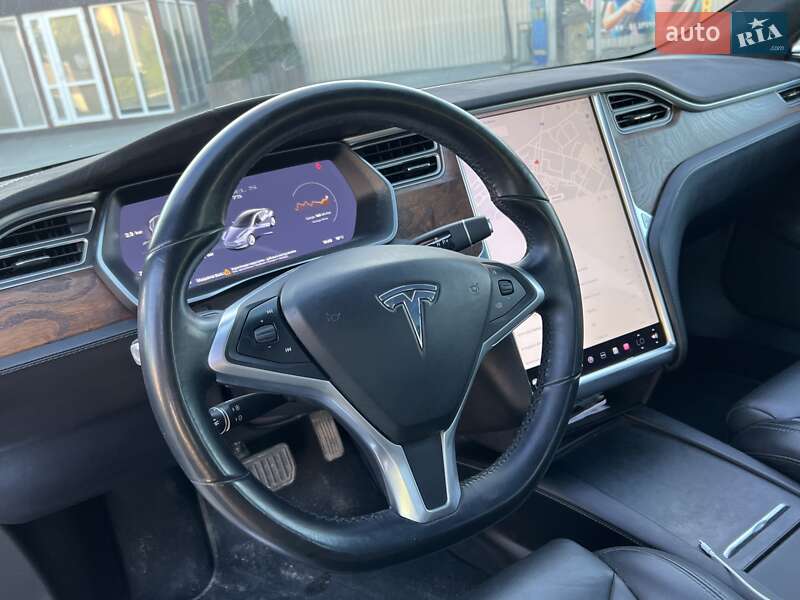 Лифтбек Tesla Model S 2017 в Киеве