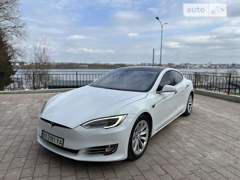 Лифтбек Tesla Model S 2016 в Тернополе