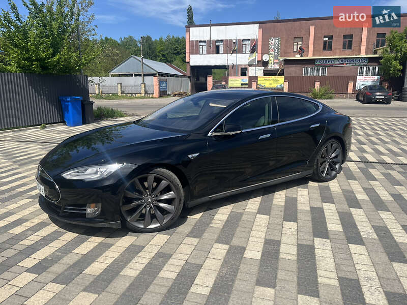 Ліфтбек Tesla Model S 2014 в Сваляві