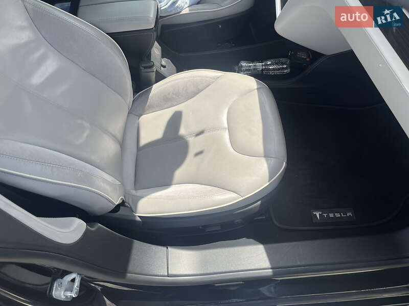 Ліфтбек Tesla Model S 2014 в Сваляві