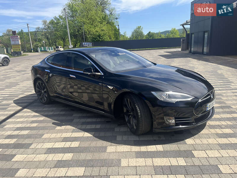 Ліфтбек Tesla Model S 2014 в Сваляві