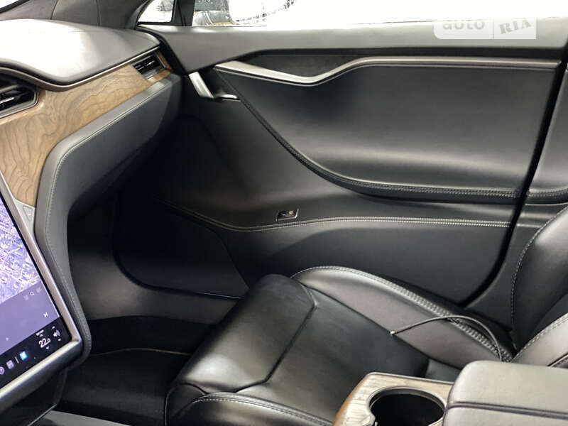 Лифтбек Tesla Model S 2019 в Львове
