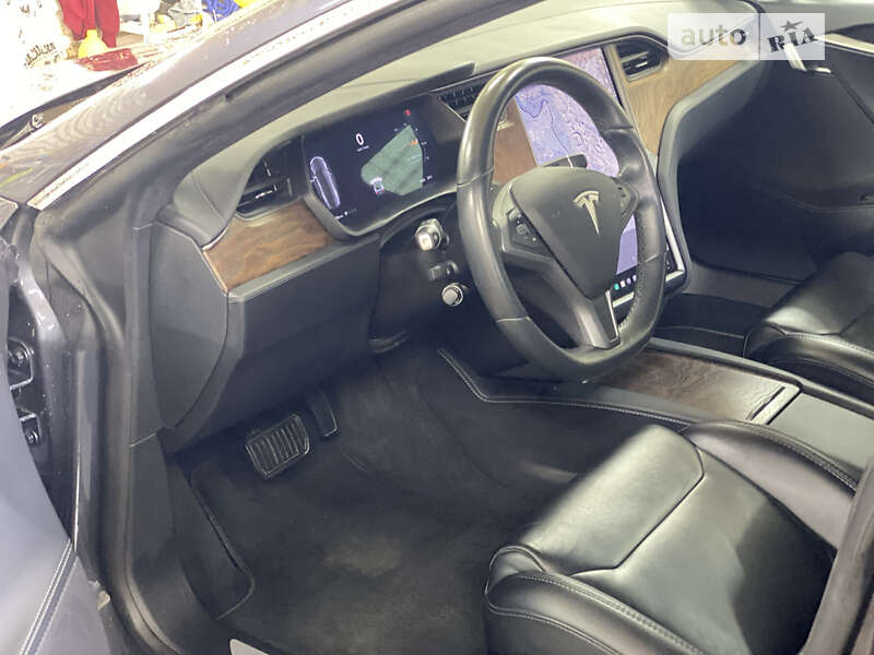 Лифтбек Tesla Model S 2019 в Львове