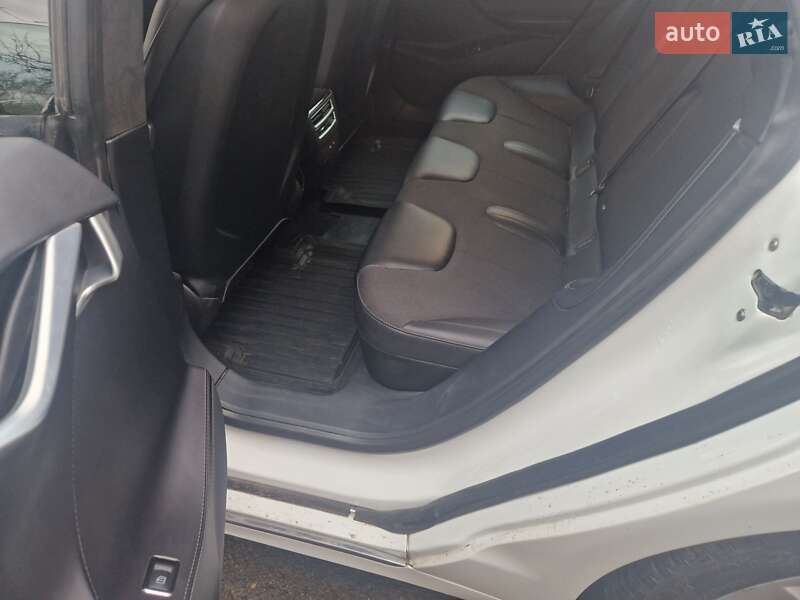 Лифтбек Tesla Model S 2016 в Тульчине