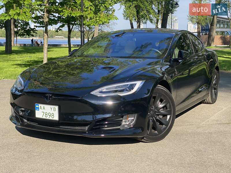 Лифтбек Tesla Model S 2018 в Киеве