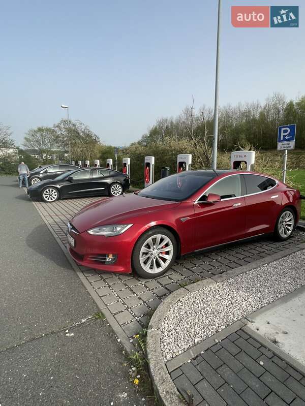 Лифтбек Tesla Model S 2014 в Львове
