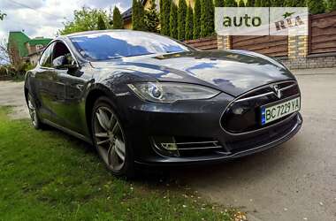 Лифтбек Tesla Model S 2016 в Жовкве