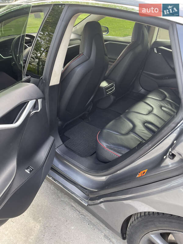 Ліфтбек Tesla Model S 2013 в Києві