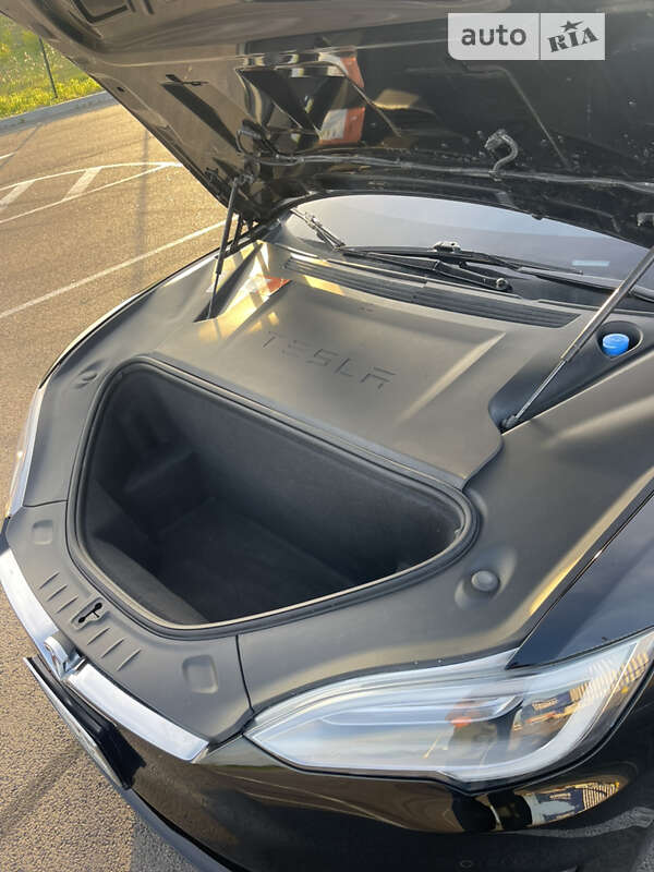 Лифтбек Tesla Model S 2017 в Ровно