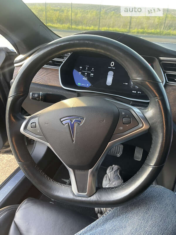 Лифтбек Tesla Model S 2017 в Ровно