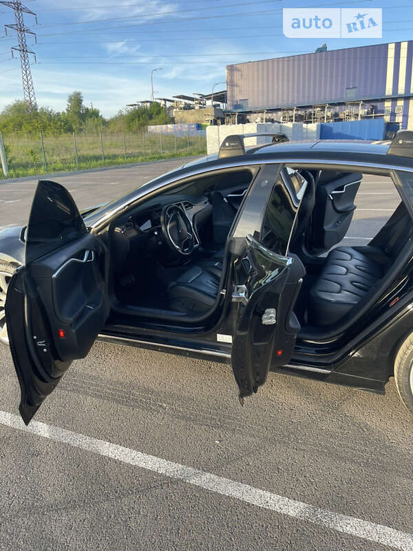 Лифтбек Tesla Model S 2017 в Ровно