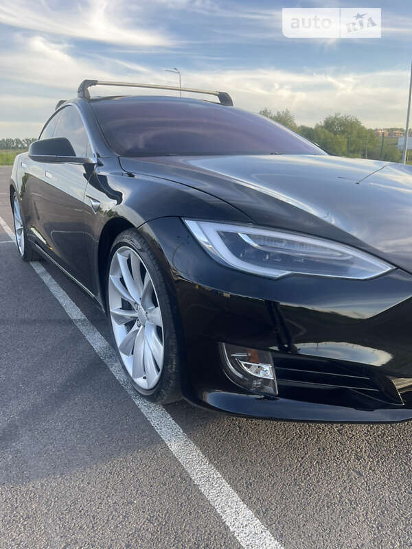 Лифтбек Tesla Model S 2017 в Ровно