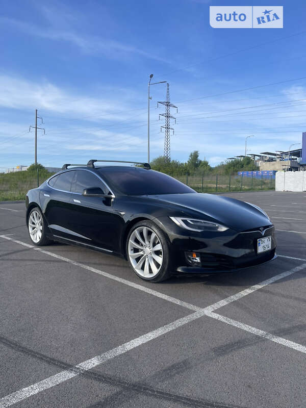 Лифтбек Tesla Model S 2017 в Ровно