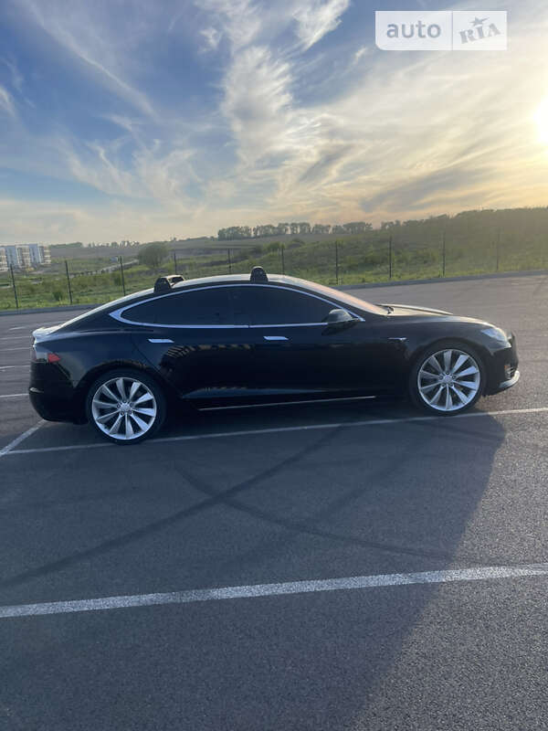 Лифтбек Tesla Model S 2017 в Ровно
