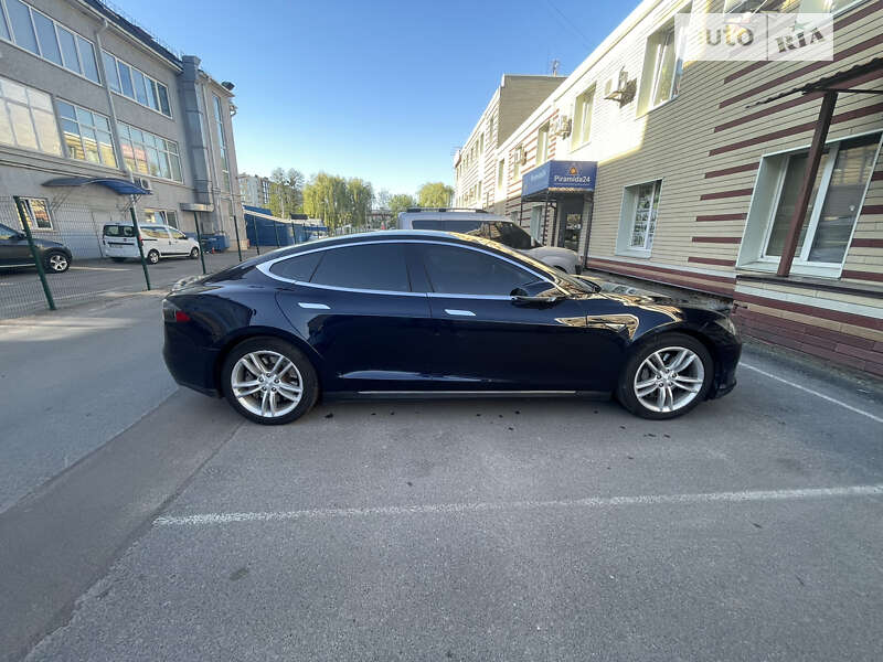 Лифтбек Tesla Model S 2014 в Житомире