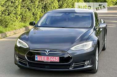 Ліфтбек Tesla Model S 2015 в Рівному