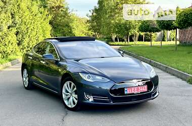 Лифтбек Tesla Model S 2015 в Ровно