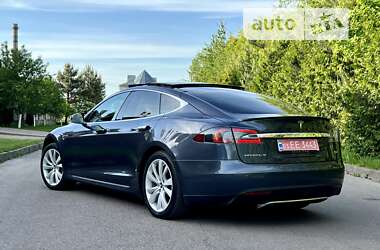 Ліфтбек Tesla Model S 2015 в Рівному