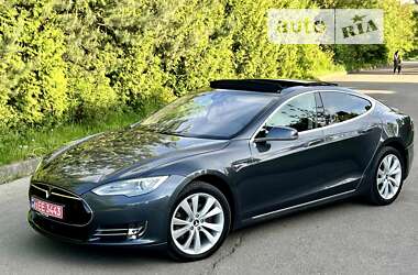 Лифтбек Tesla Model S 2015 в Ровно