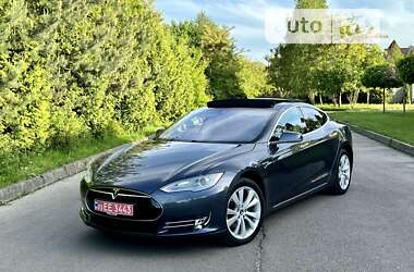 Ліфтбек Tesla Model S 2015 в Рівному