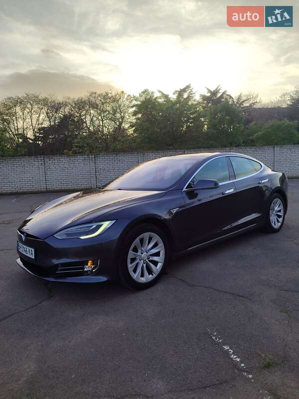 Tesla Model S 2016