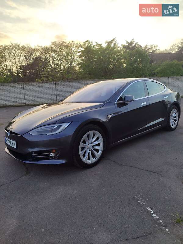 Лифтбек Tesla Model S 2016 в Одессе