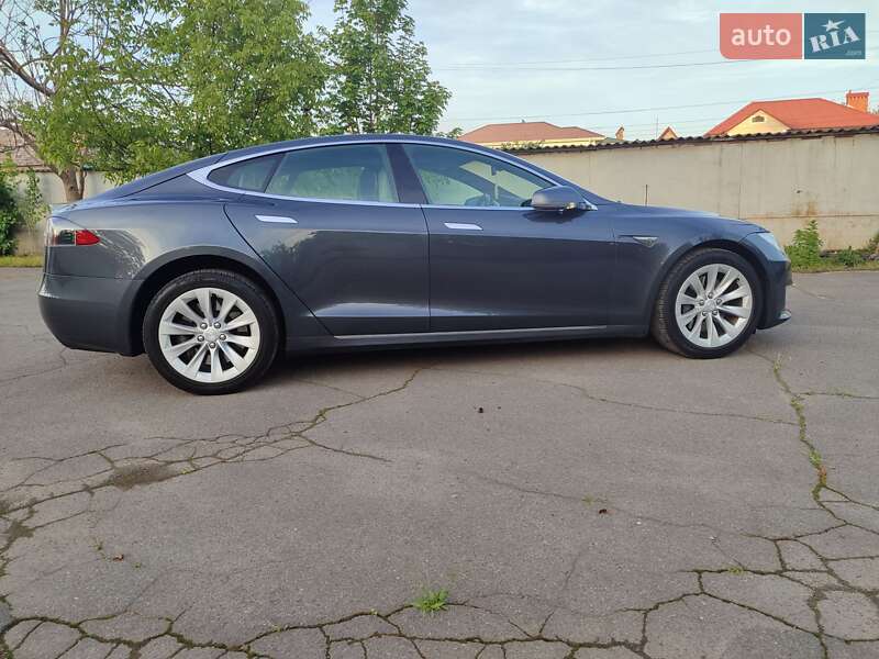 Лифтбек Tesla Model S 2016 в Одессе