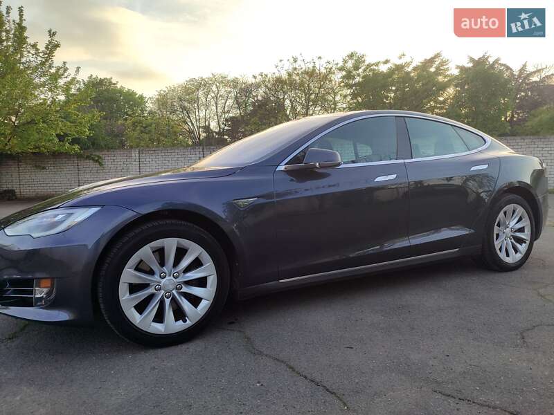 Лифтбек Tesla Model S 2016 в Одессе