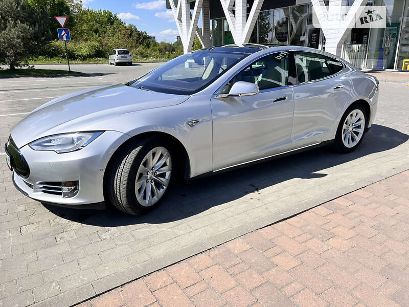 Ліфтбек Tesla Model S 2015 в Хмельницькому