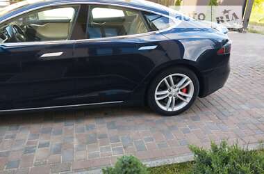 Лифтбек Tesla Model S 2014 в Черновцах