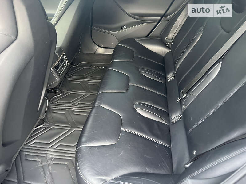 Ліфтбек Tesla Model S 2014 в Києві