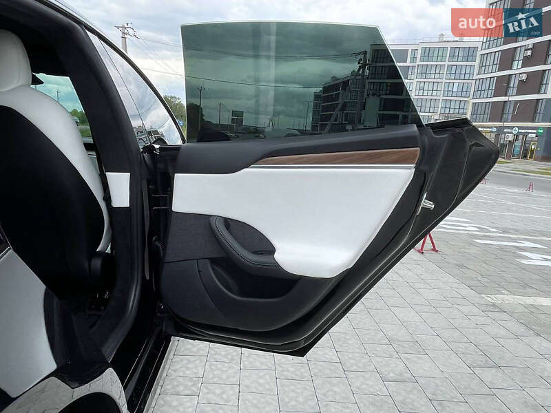Лифтбек Tesla Model S 2022 в Львове
