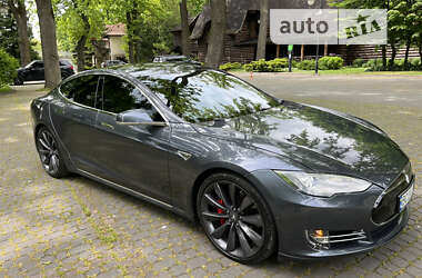 Лифтбек Tesla Model S 2016 в Львове