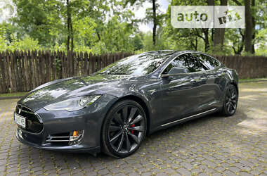 Лифтбек Tesla Model S 2016 в Львове