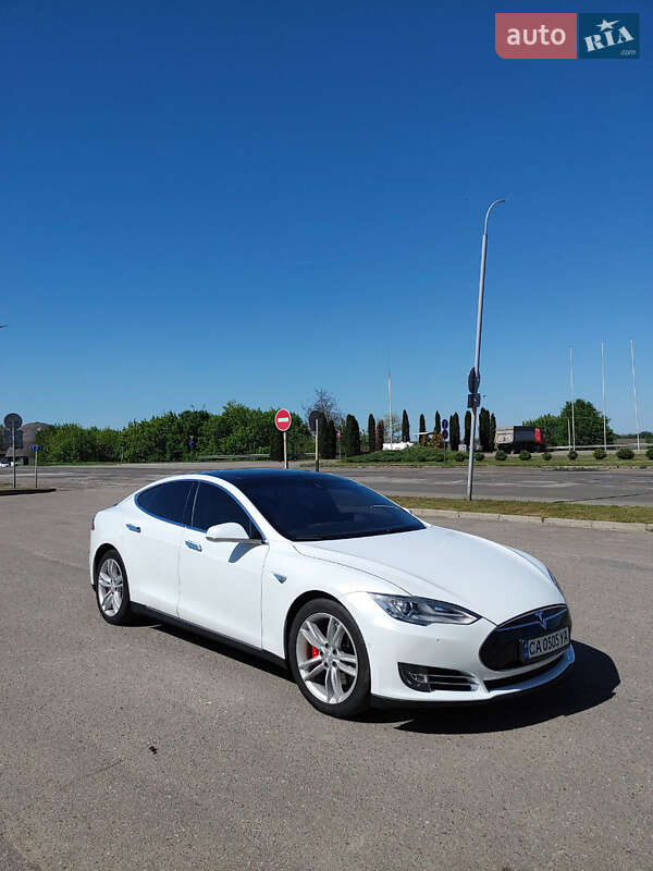 Лифтбек Tesla Model S 2015 в Черкассах