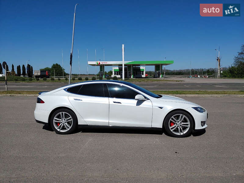 Лифтбек Tesla Model S 2015 в Черкассах