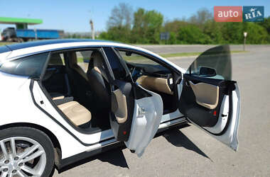 Лифтбек Tesla Model S 2015 в 