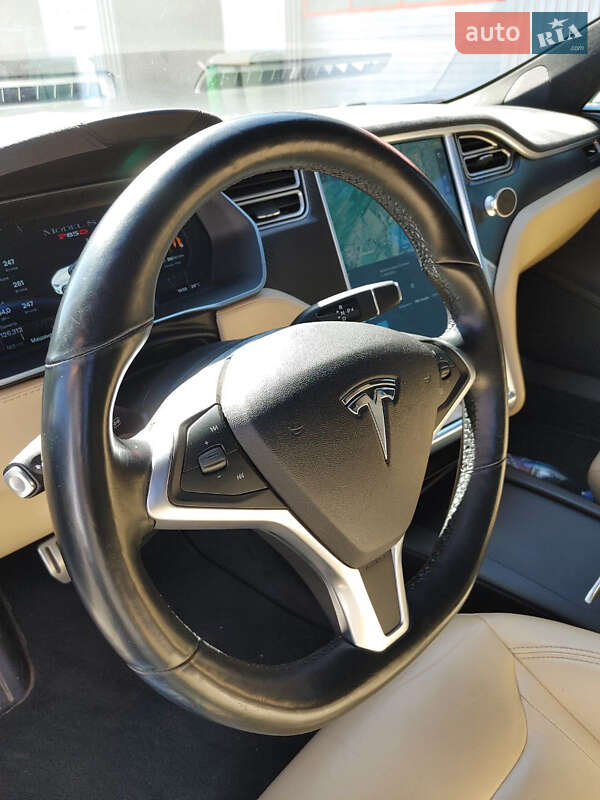 Лифтбек Tesla Model S 2015 в Черкассах