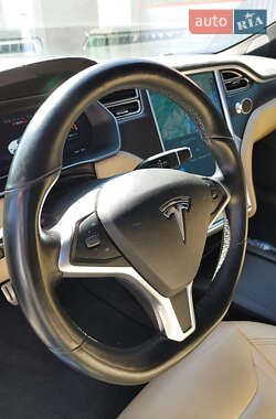 Лифтбек Tesla Model S 2015 в 