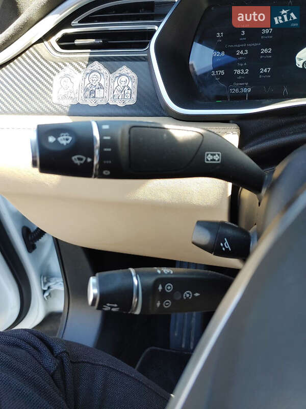 Лифтбек Tesla Model S 2015 в Черкассах