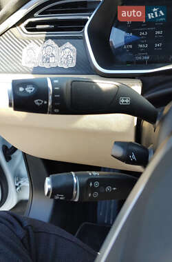 Лифтбек Tesla Model S 2015 в 