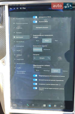 Лифтбек Tesla Model S 2015 в 