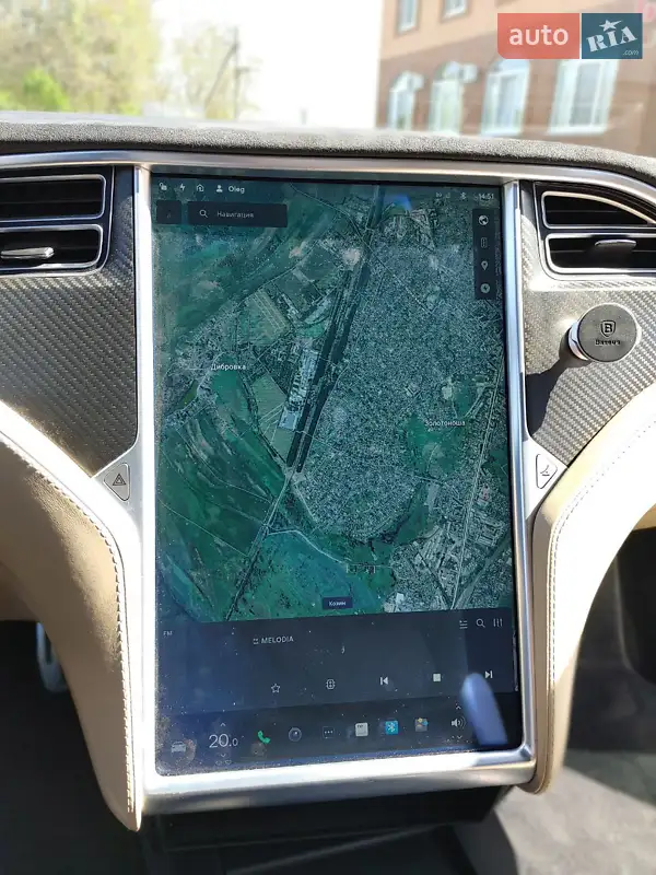 Лифтбек Tesla Model S 2015 в 