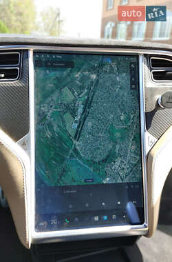 Лифтбек Tesla Model S 2015 в 