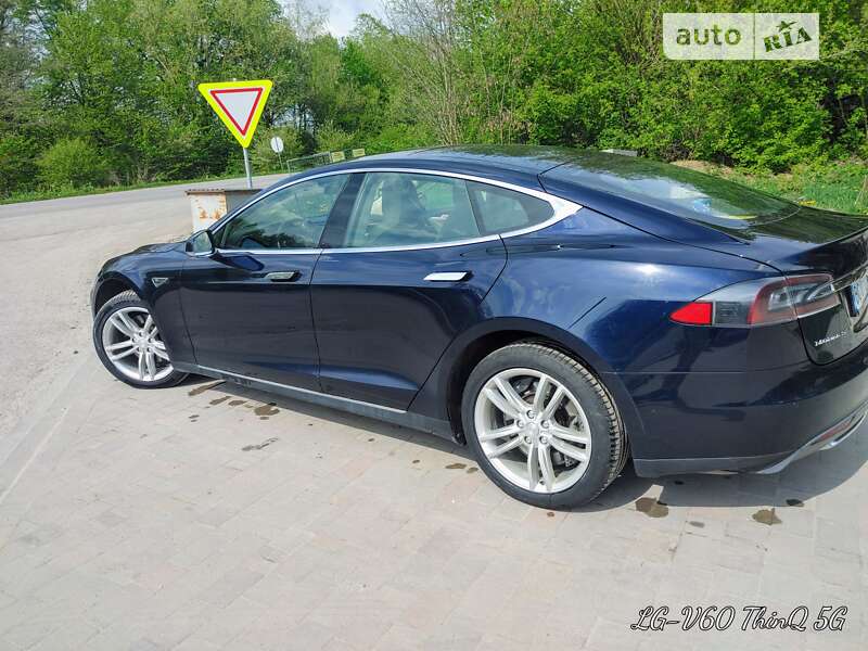 Ліфтбек Tesla Model S 2015 в Чемерівцях фото 24 Ліфтбек Tesla Model S 2015 в Чемерівцях