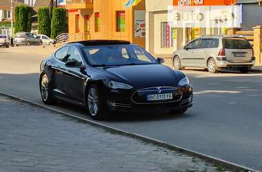 Лифтбек Tesla Model S 2015 в Чемеровцах Лифтбек Tesla Model S 2015 в Чемеровцах