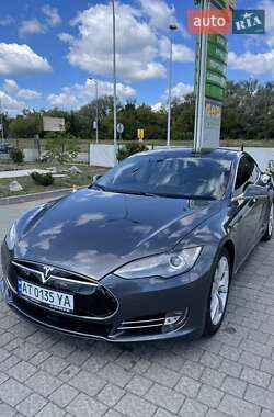 Лифтбек Tesla Model S 2014 в 